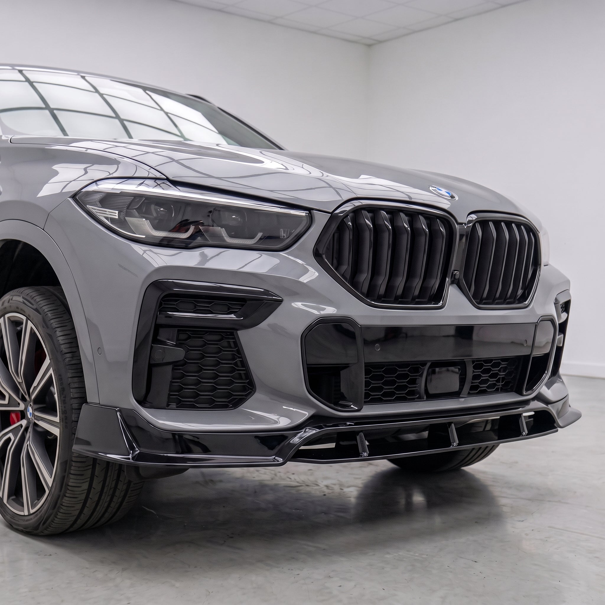 V1 kiiltävän musta koristesarja - yhteensopiva BMW X6:n (G06) kanssa