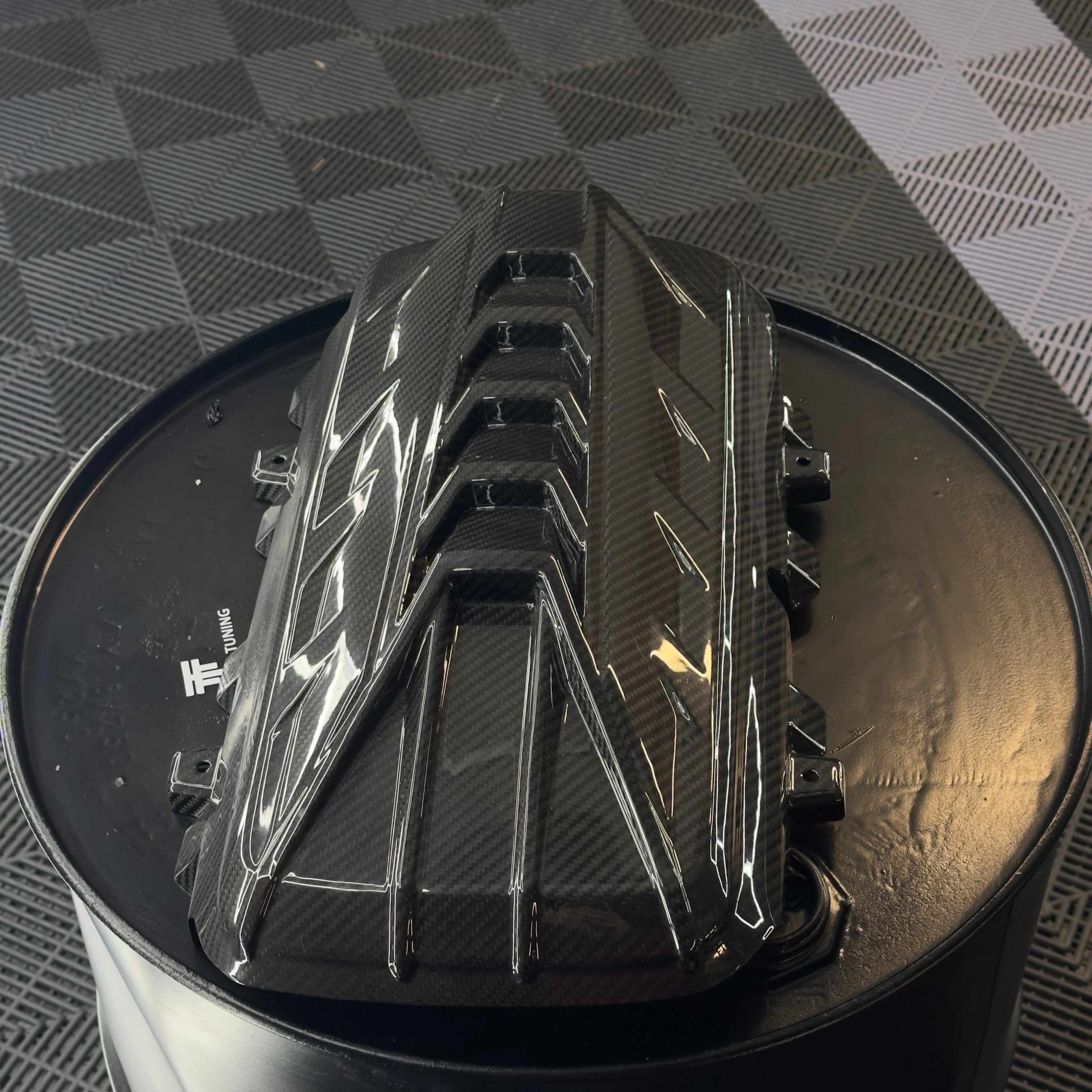 Cache moteur en fibre de carbone style OEM+ pour Chevrolet Corvette Stingray (C8)
