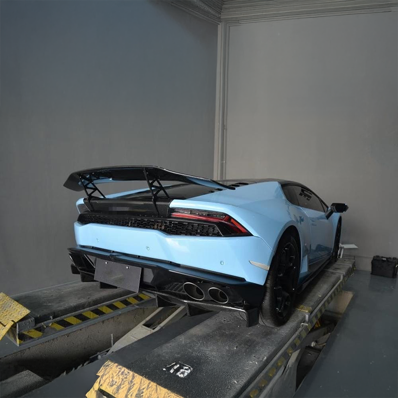 Lamborghini Huracan Pre-Facelift VS Carbon Fiber Rear Spoiler