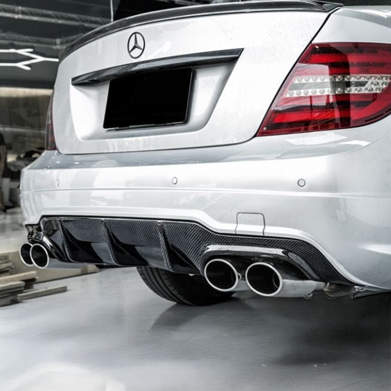 Karbonový zadní difuzor Facelift V1 kompatibilní s Mercedesem C63 (W204/C204)