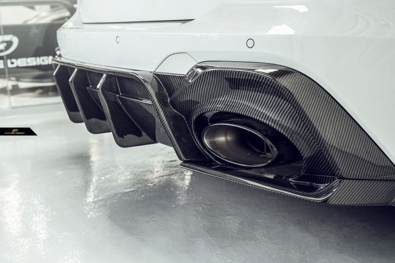 アウディ RS6 アバント（C8）対応 Future Design カーボンファイバー製