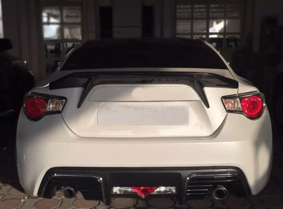 スバル BRZ（Z6N/ZC6）ADV1 カーボンファイバー製大型リアスポイラー