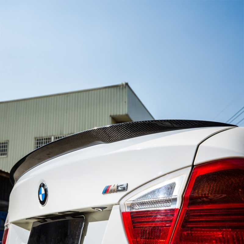 Zadní spoiler V1 z uhlíkových vláken - kompatibilní s BMW řady 3/M3 (E90)