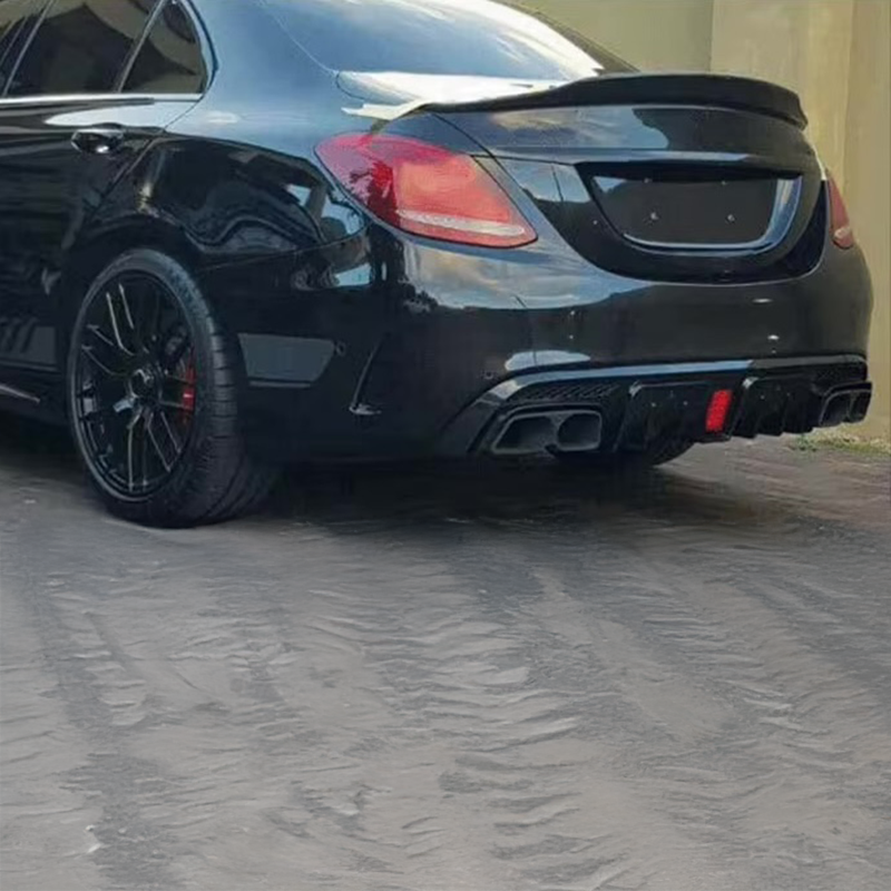 BSV1 kiiltävän musta takadiffuusori ja pakoputken päät, yhteensopivat Mercedes C63:n (W205/S205) kanssa