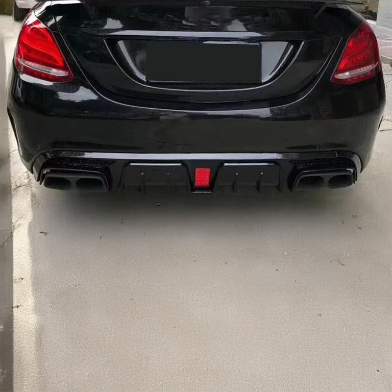 BSV1 kiiltävän musta takadiffuusori ja pakoputken päät, yhteensopivat Mercedes C63:n (W205/S205) kanssa